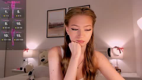 Snapshot of princess_nier chatting on 05.15.26 Princess Diana online show from 05.15.26