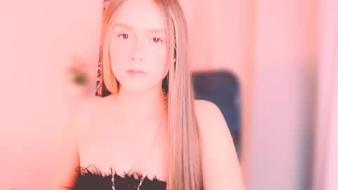 Snapshot of princess_peaach chatting on 11.11.25 ArianaJoliiee online show from 11.11.25