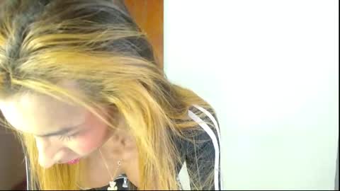 Snapshot of princess_violetx chatting on 11.12.25 princess_violetx online show from 11.12.25