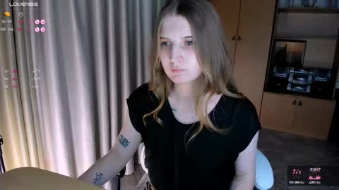 Snapshot of princessaalicc chatting on 10.13.25 princessaalicc online show from 10.13.25