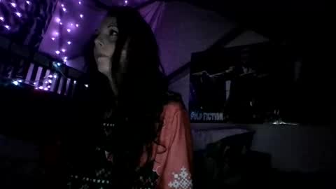 Holly love online show from 11.18.25