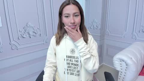 Snapshot of princesslittle_4u chatting on 02.05.25 online show from 02.05.25