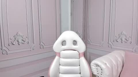 Snapshot of princesslittle_4u chatting on 02.12.25 online show from 02.12.25