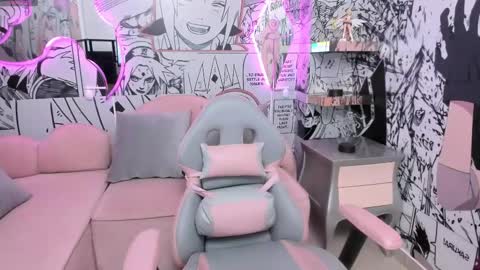 Snapshot of princesslittle_4u chatting on 02.14.25 online show from 02.14.25