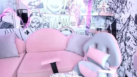 Snapshot of princesslittle_4u chatting on 02.14.25 online show from 02.14.25