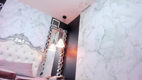 Snapshot of princesslittle_4u chatting on 09.18.25 online show from 09.18.25