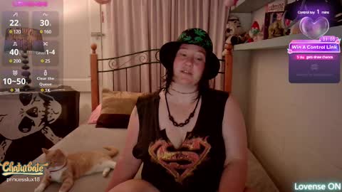 Lux Alot Luxi online show from 01.04.25