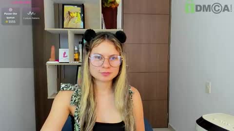 princessmariana25 online show from 10.18.25