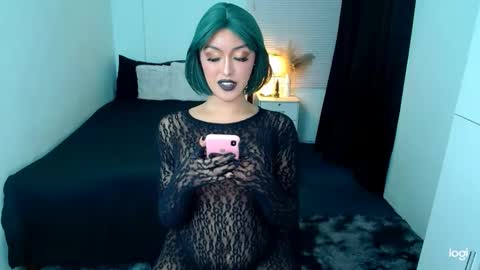 Snapshot of princessofcums69 chatting on 03.10.25 Love online show from 03.10.25