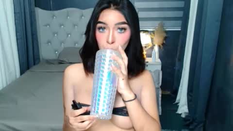 Snapshot of princessofcums69 chatting on 10.02.25 Love online show from 10.02.25