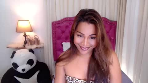 Snapshot of princessyanzy chatting on 10.22.25 princessyanzy1 online show from 10.22.25