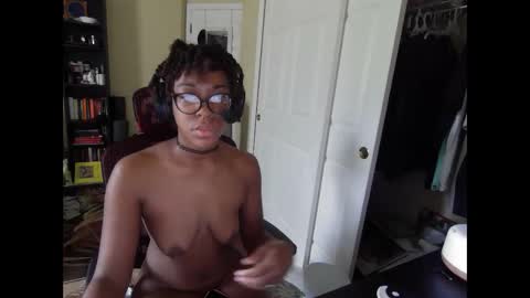 Snapshot of productivepussy chatting on 09.28.25 ProductivePorn online show from 09.28.25