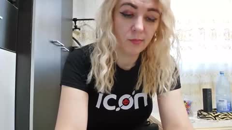 Snapshot of pryncess_sweety chatting on 11.13.25 Pryncess sweety online show from 11.13.25