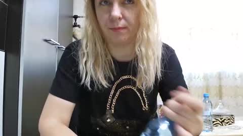 Snapshot of pryncess_sweety chatting on 11.21.25 Pryncess sweety online show from 11.21.25