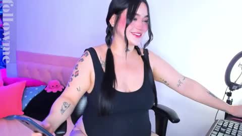 Snapshot of puca_and_garu chatting on 10.23.25 puca_and_garu online show from 10.23.25