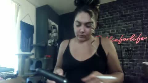 Snapshot of puddinforlife chatting on 07.23.26 Krystle online show from 07.23.26