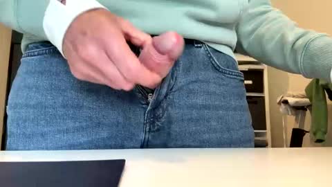 Snapshot of puffiest chatting on 10.21.25 puffiest online show from 10.21.25