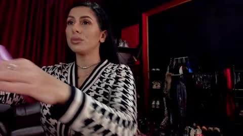 MissPuffyLove online show from 12.15.25