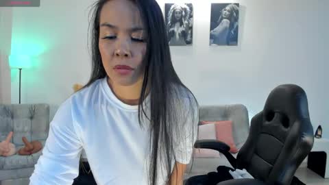 Snapshot of puiyeee chatting on 04.17.26 Pui Yeee online show from 04.17.26