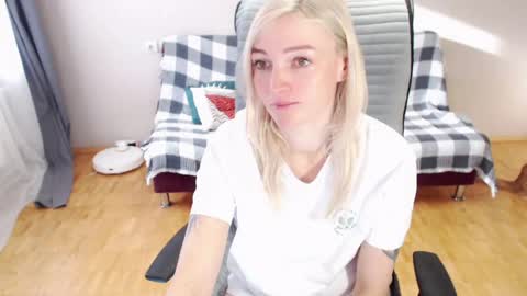 Polly online show from 03.04.26