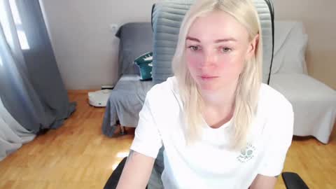 Polly online show from 04.08.26