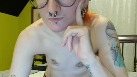 Snapshot of punkpupollie chatting on 04.11.26 punkpupollie online show from 04.11.26