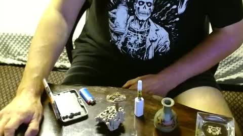 Snapshot of punkypapi chatting on 11.04.25 Jojo online show from 11.04.25