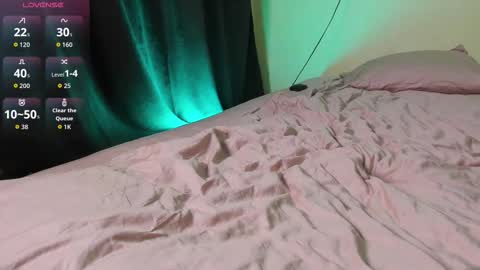 Snapshot of puredesire_ chatting on 10.07.25 puredesire_ online show from 10.07.25