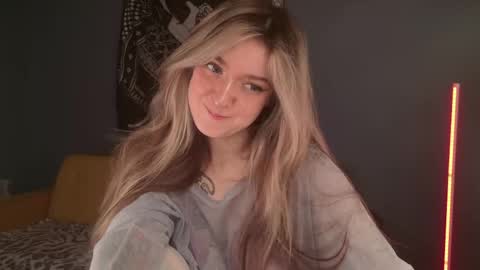 Snapshot of purple_averge chatting on 04.29.26 Bella online show from 04.29.26