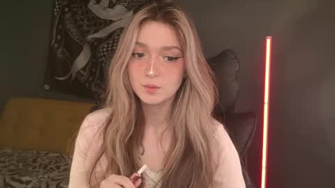 Snapshot of purple_averge chatting on 05.18.26 Bella online show from 05.18.26