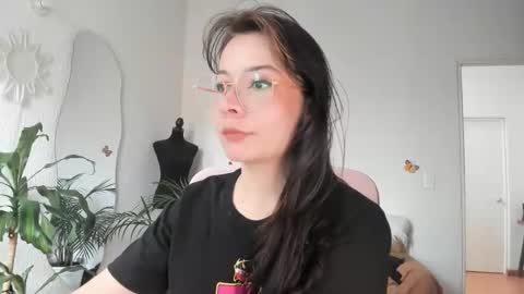 Vero online from Tuesday to Sunday online show from 04.23.26