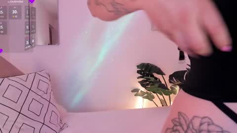 Snapshot of purplemoon_1 chatting on 03.01.25 Chloe online show from 03.01.25