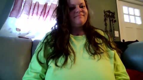 Snapshot of purplepantied23 chatting on 02.05.25 Jelly online show from 02.05.25