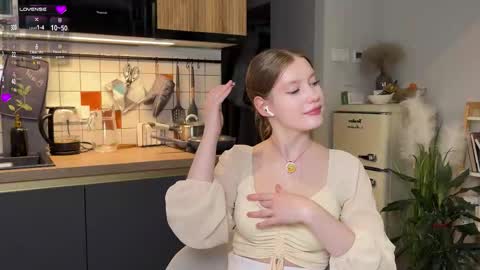 Snapshot of purrpure chatting on 10.10.25 Aileen online show from 10.10.25