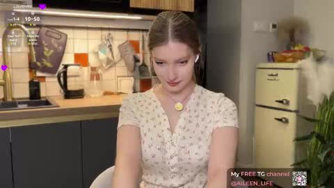 Snapshot of purrpure chatting on 11.05.25 Aileen online show from 11.05.25