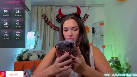 Snapshot of pussy__warrior chatting on 10.28.25 Eva please thumbs up me online show from 10.28.25