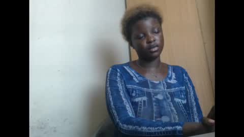 Snapshot of pussydollurz chatting on 09.30.25 pussydollurz online show from 09.30.25