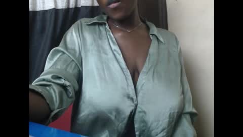 Snapshot of pussydollurz chatting on 10.01.25 pussydollurz online show from 10.01.25