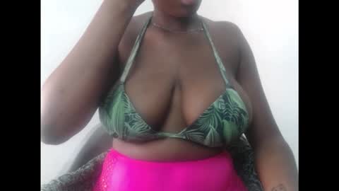 Snapshot of pussydollurz chatting on 10.20.25 pussydollurz online show from 10.20.25