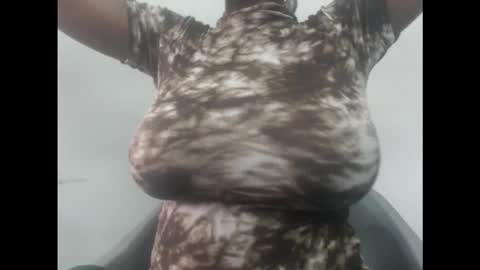 Snapshot of pussydollurz chatting on 10.28.25 pussydollurz online show from 10.28.25