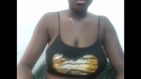 Snapshot of pussydollurz chatting on 10.29.25 pussydollurz online show from 10.29.25