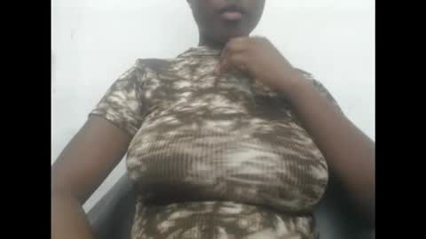 Snapshot of pussydollurz chatting on 10.29.25 pussydollurz online show from 10.29.25