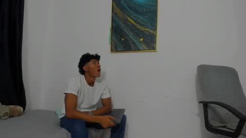 Snapshot of pyke_cum chatting on 02.04.25 pyke_cum online show from 02.04.25