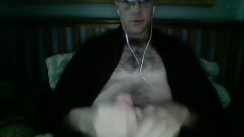 Snapshot of q2phq2ph chatting on 10.12.25 q2phq2ph online show from 10.12.25