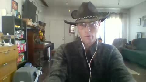 Snapshot of q2phq2ph chatting on 10.21.25 q2phq2ph online show from 10.21.25