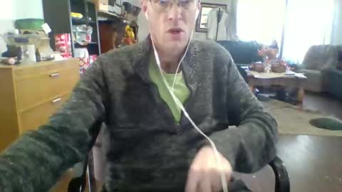 Snapshot of q2phq2ph chatting on 10.23.25 q2phq2ph online show from 10.23.25