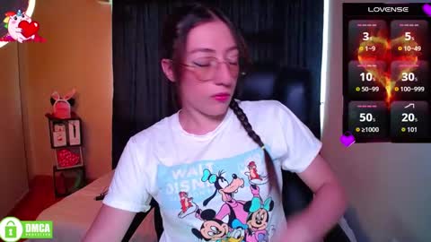 Snapshot of qadesh_boix chatting on 10.14.25 qadesh_boix online show from 10.14.25