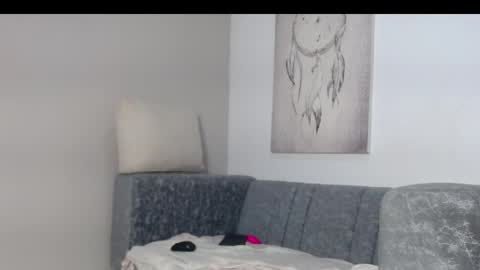 Snapshot of queen_adhara chatting on 05.19.26 ANTONELLA online show from 05.19.26