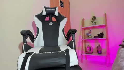 Your Queen Esthefi online show from 01.13.25