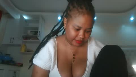 Snapshot of queen_kikih chatting on 05.15.26 Queen kikih online show from 05.15.26